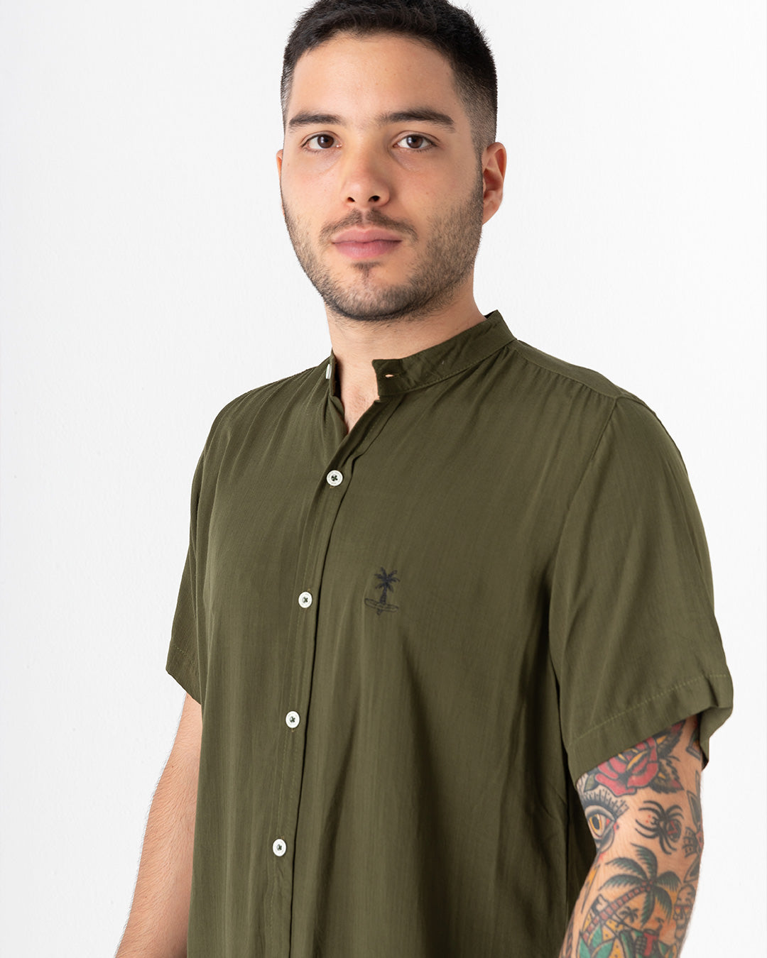 Camisa hombre cuello mao Ladrilleros verde militar (Chalis)