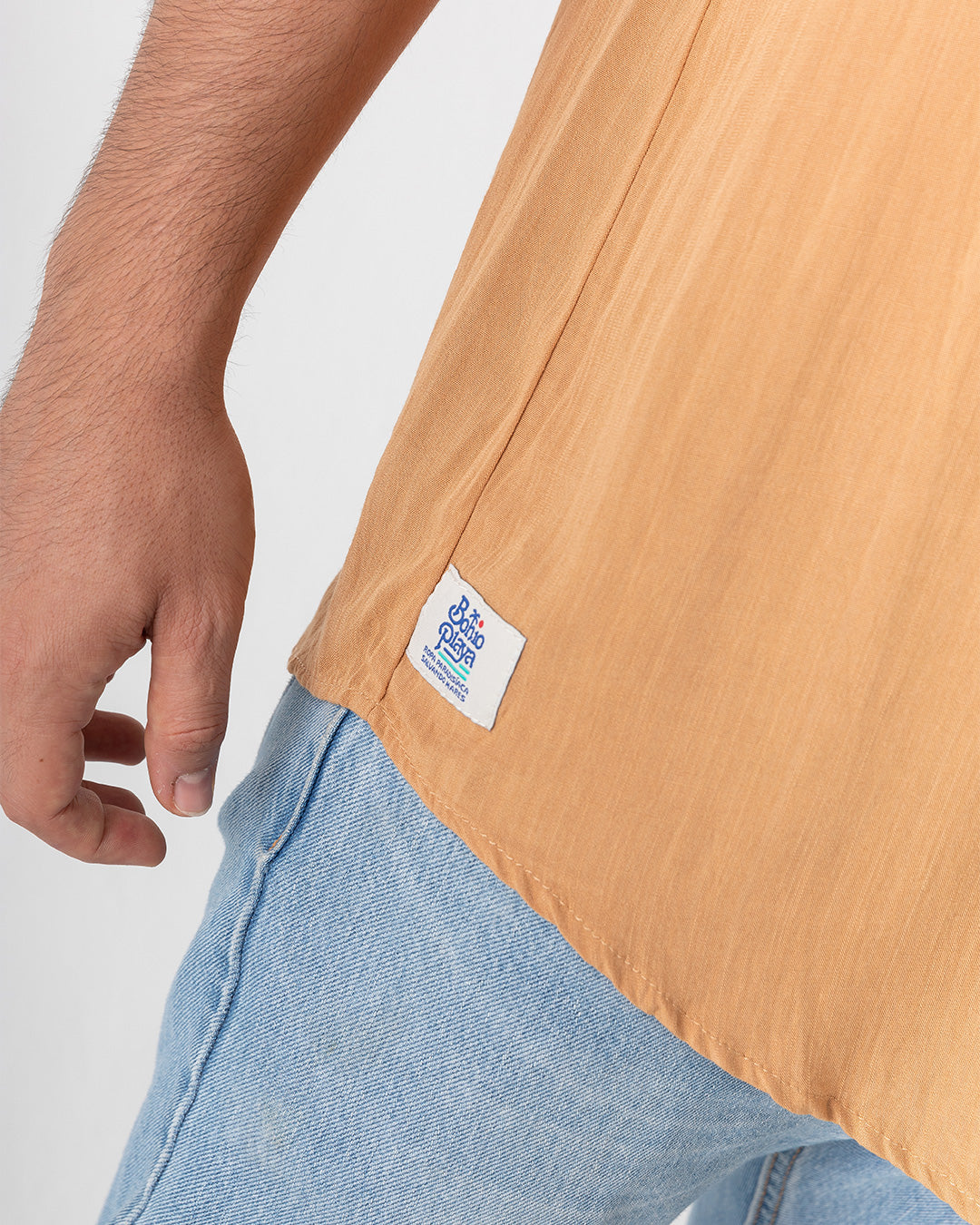 Camisa hombre cuello mao Tarantino café (Chalis)