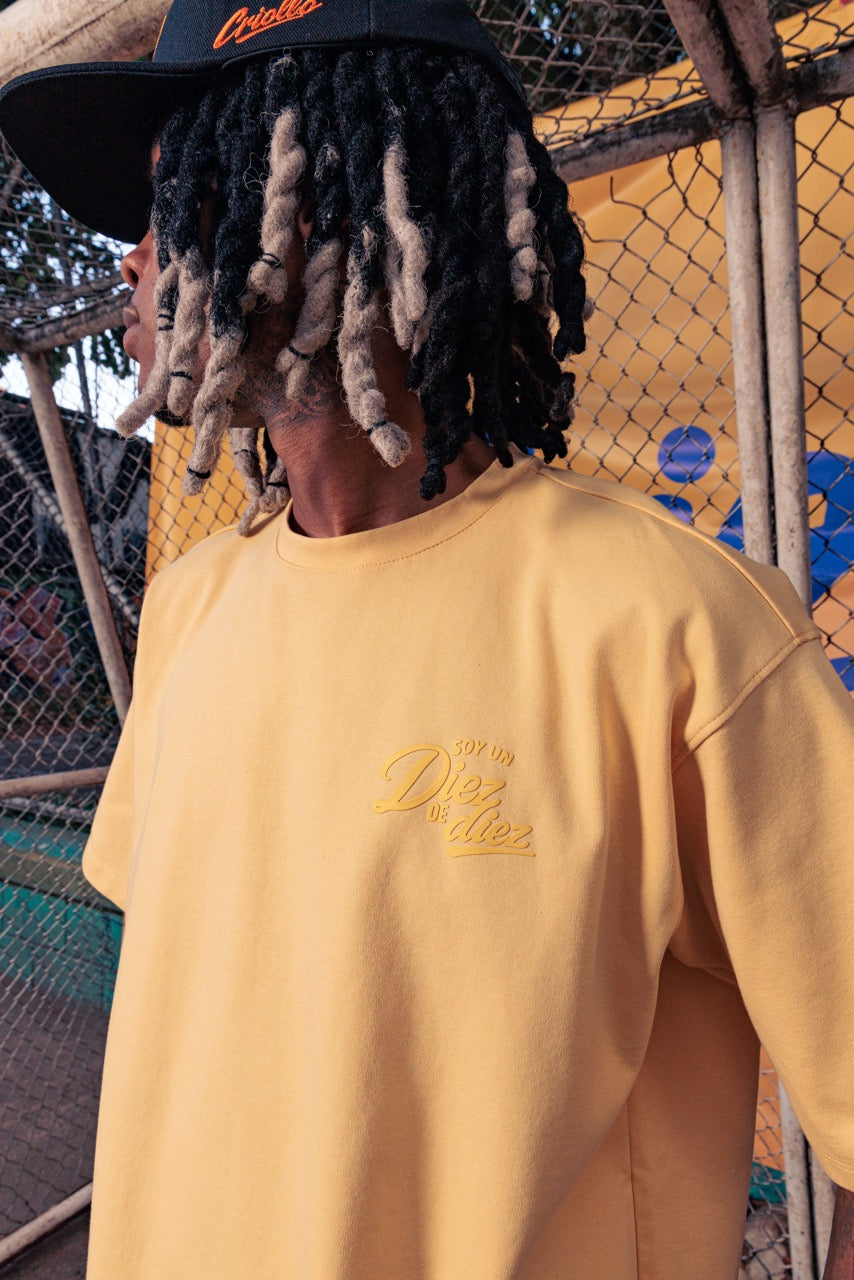 Camiseta Unisex Básica Futbol Criollo Amarilla